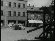 Masarykovo náměstí - dnešní Komerční banka a vlevo číslo popisné 78 (Švadlenka).